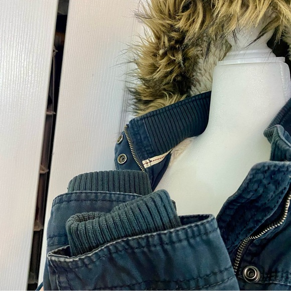 Hollister Faux Fur Navy Blue Canvas Bomber Jacket - Picture 6 of 11